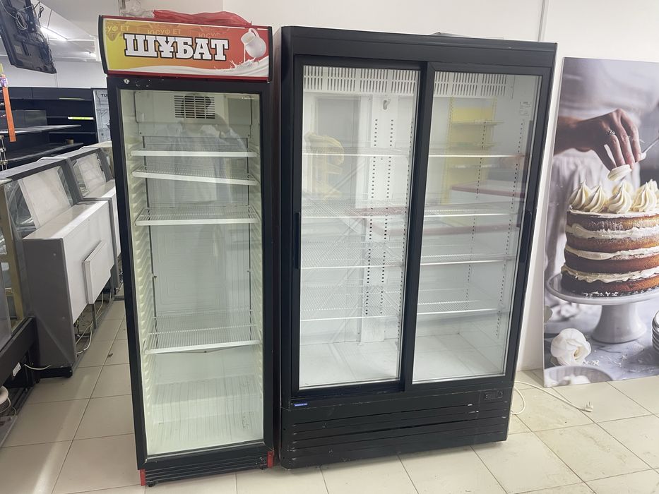 Продаются холодильники витринные стеллажы