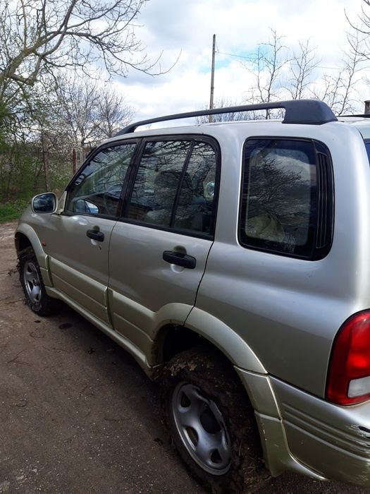 Продавам Сузуки Гранд Витара 2000 куб.128 к.с.Газова уредба,повдигнат