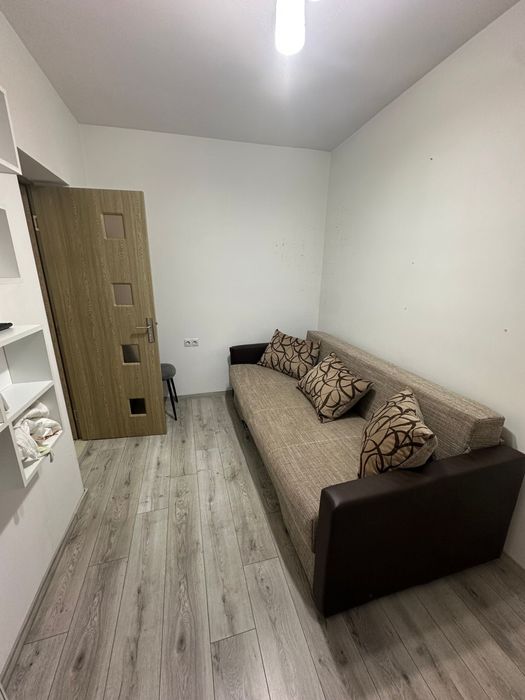 Închiriez garsonieră!