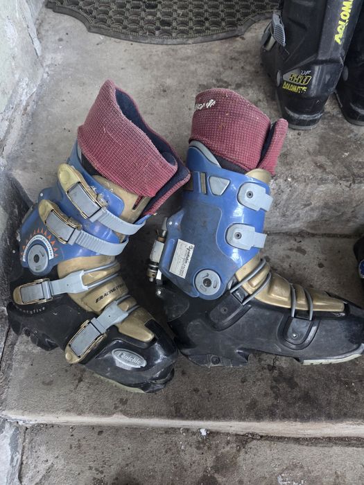 Claparii diferite modele marimi de la 36 la 40