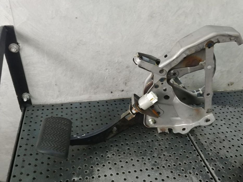 pedala frana 2.0 b 1az-fe 4x4   toyota rav-4 3 2008