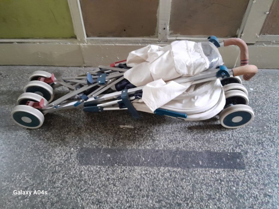 Продавам детска кошара,столче за хранене,лятна количка,