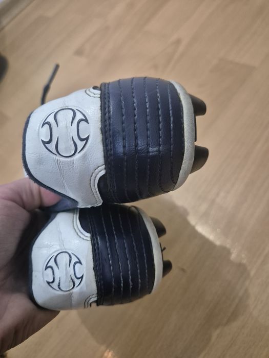 Детски футболни обувки adidas 36 номер