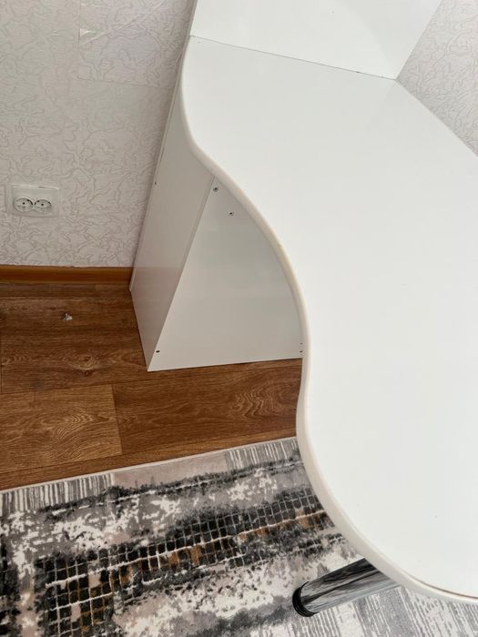 Маникюрный стол б/у, рабочий вариант