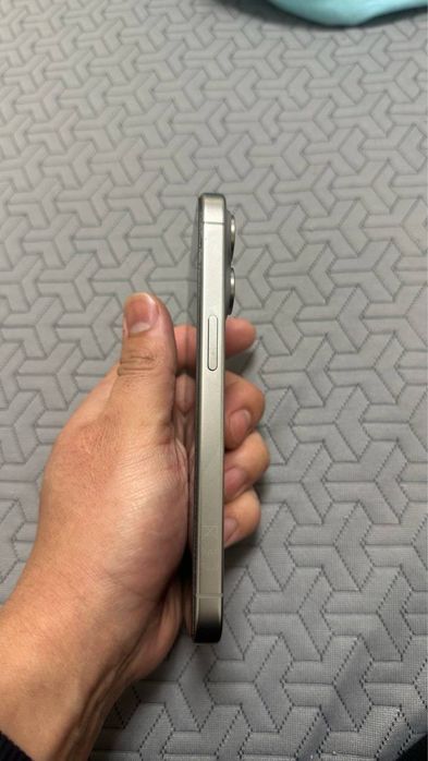 iphone 15 pro silver