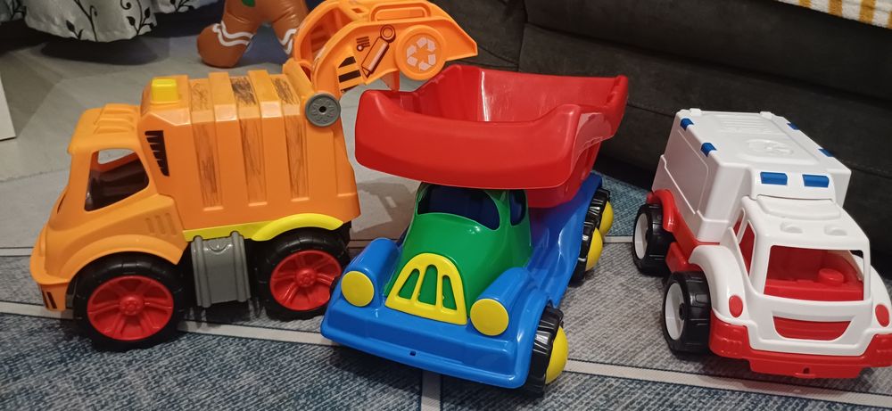 Masinute mari de jucarie