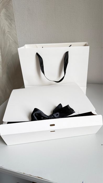 Подарочная коробка с пакетиком