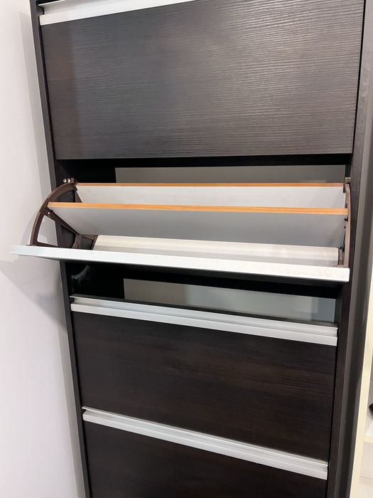 Pantofar culoare maro cu 5 sertare