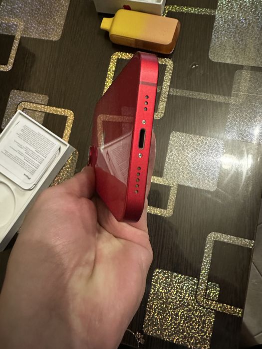iPhone 14 Product Red stare foarte buna