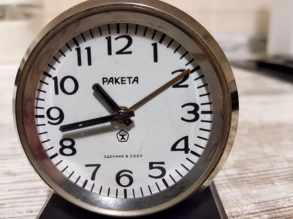 Настольные советские часы с будильником