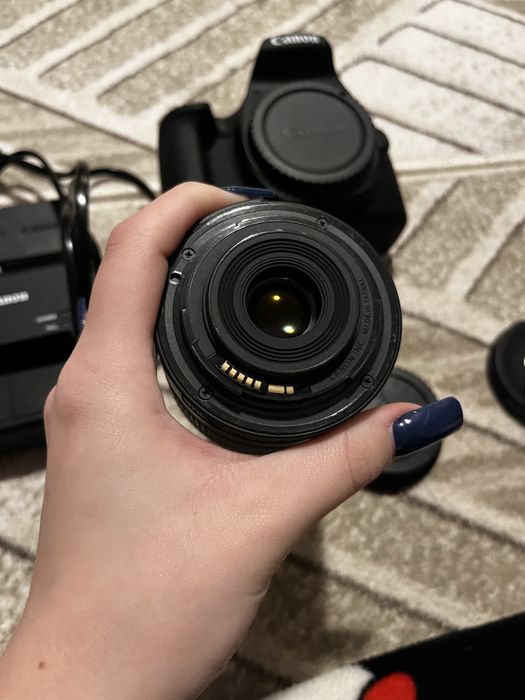 нов фотопарат CANON