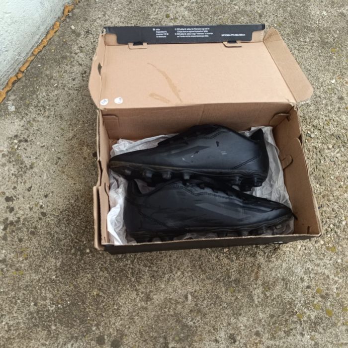 Vând crampoane adidas  de fotbal negre crazy fast,mărimea 37