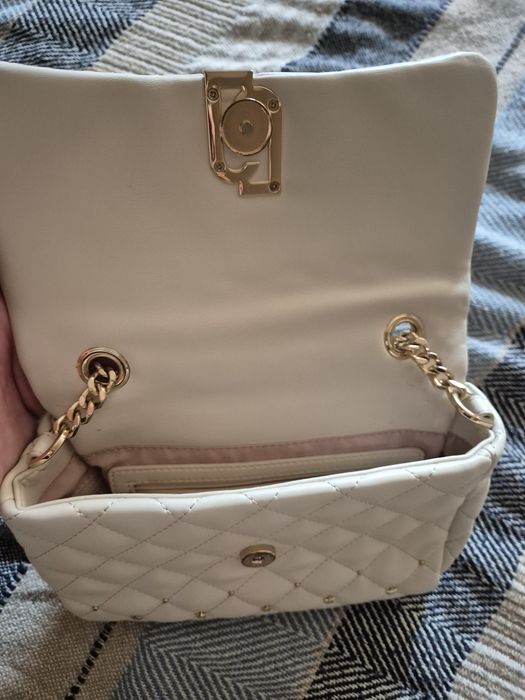 Чанта     lui jo