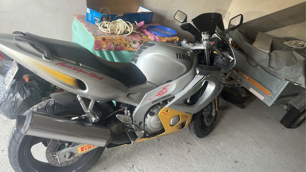 Motocicleta yamaha 600 cm