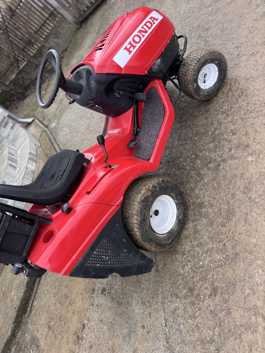Vând tractoraș de gazon
