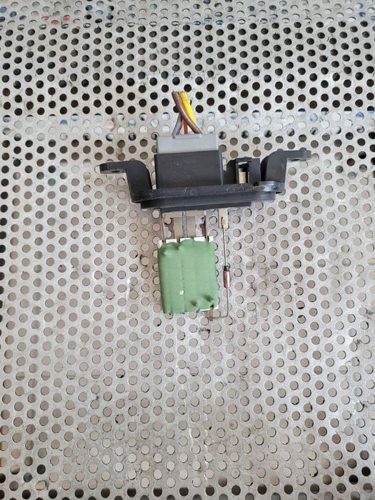 Rezistenta Trepte Ventilator Bord Aeroterma Habitaclu Renault Master An 2019-2020-2021-2022 Volan Stanga Dezmembrez Renault Master 3/4 An 2019-2020-20
