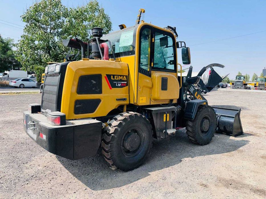 Фронтальный мини погрузчик от завода Lugong LM916 0.5 кубов