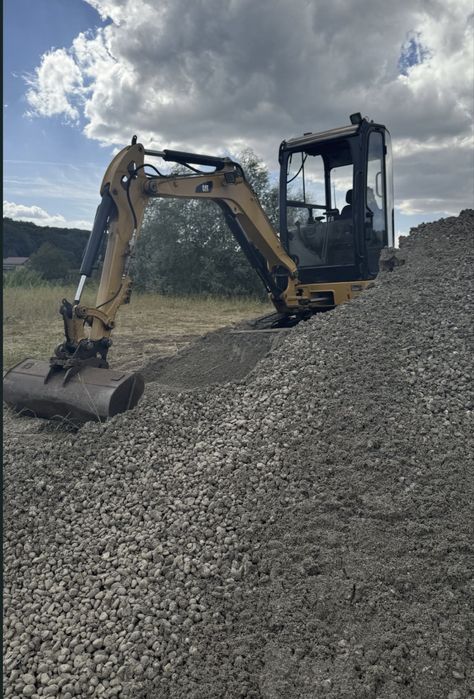 Prestez servcii, inchiriez: buldoexcavator, miniexcator si bascula
