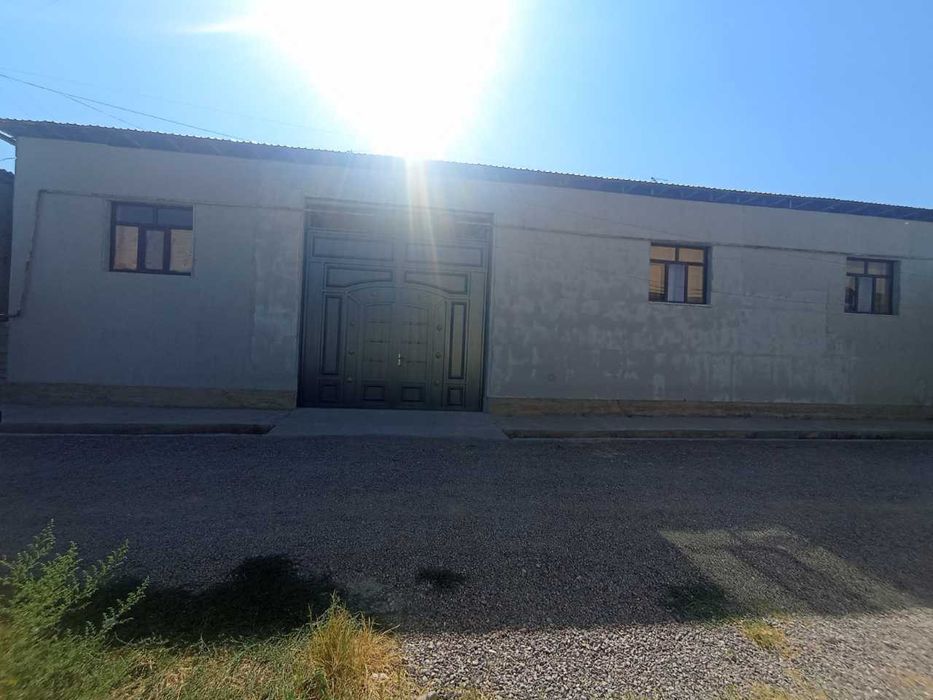 Nurafshon shahrida 7 xonali hovli joy sotiladi