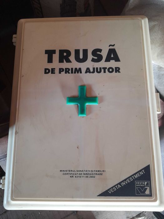 Cutie prim ajutor pentru perete