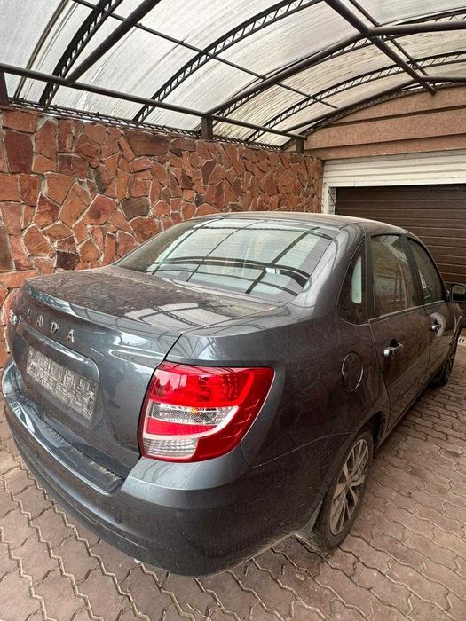 Lada Granta 1.6 срочно.