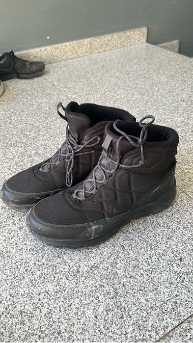 Продаю большеразмерной кроссовки и ботинку