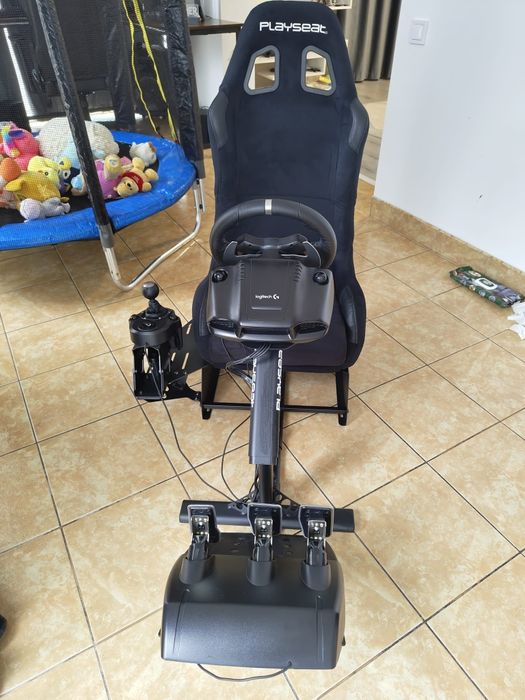 Scaun Gaming Playseat Evolution M Alcantara plus  Volan Logitech Drivi