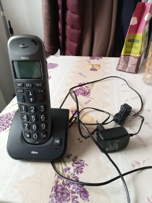 Vând telefon fix wireless cu acumulator