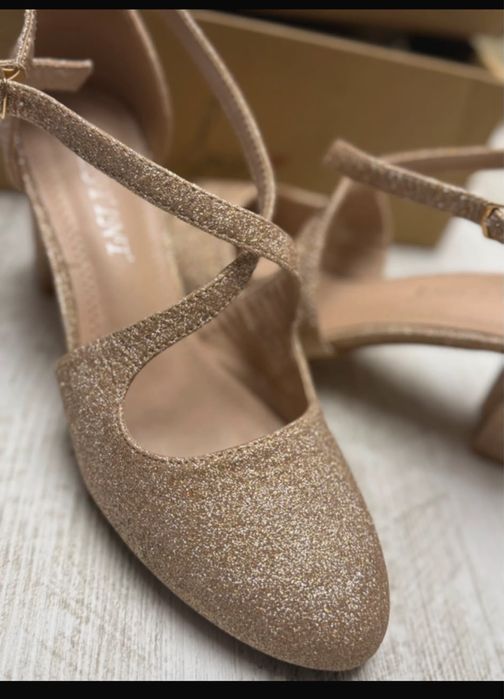 Pantofi elegantii cu toc