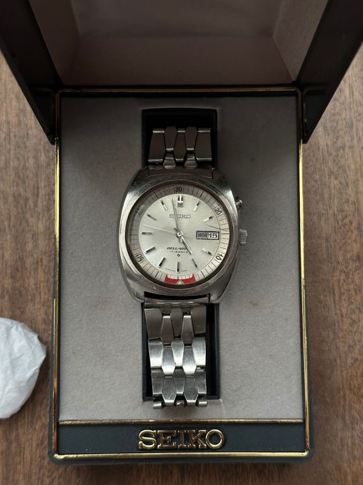 Seiko Bellmatic- 70s mechanical vintage watch