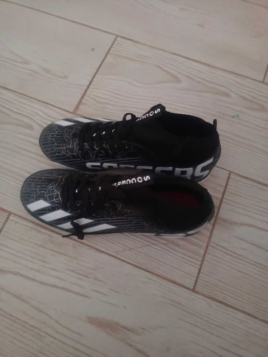 Adidași sport ,mărimea 43 ,sunt nepurtați,mie nu îmi plac