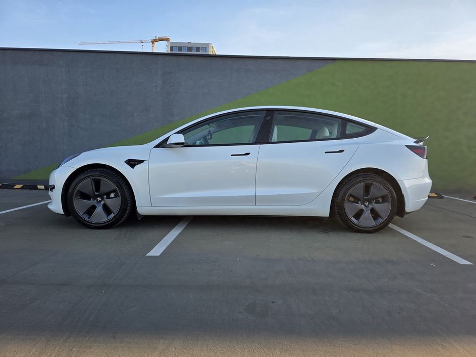 TESLA Model 3 2022 — imagine 4