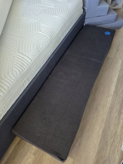 Продава стъпало за сляпо кученце .