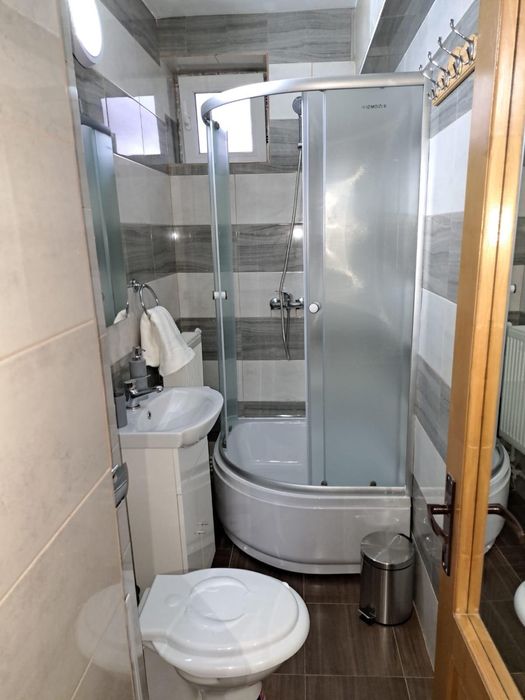 Inchiriez garsoniera