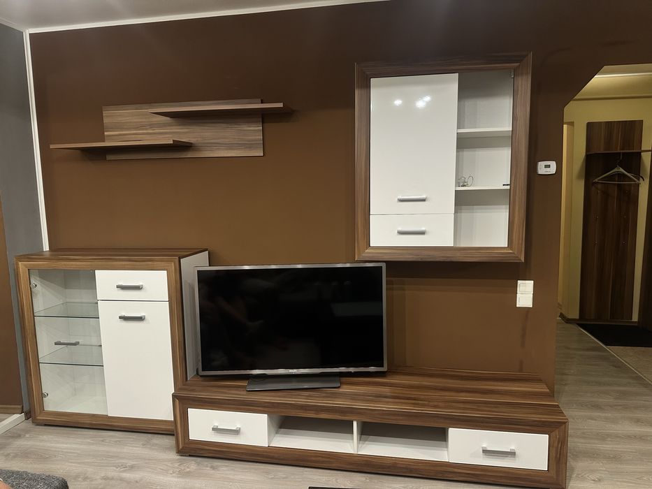 Vand mobila living