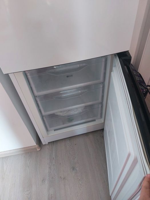 Xolodilnik sotiladi  xolati ideal usta kormagan yaxwi