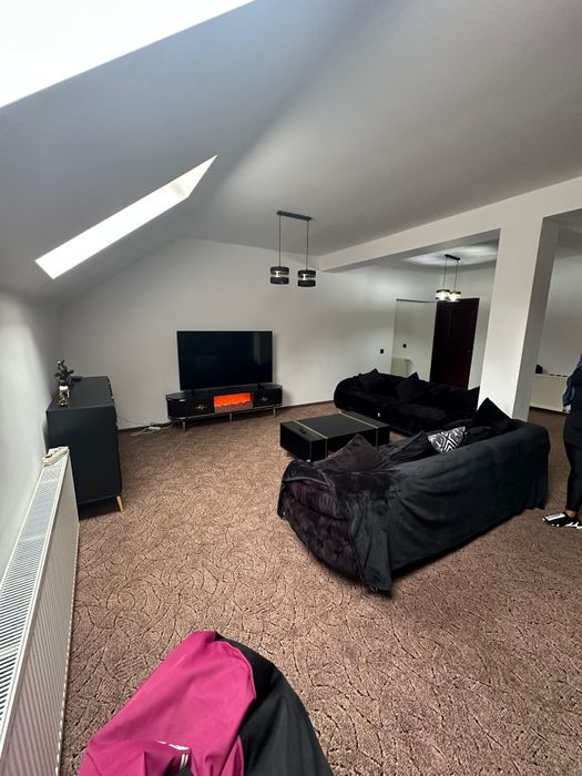 Apartament 4 camere ,,2 grupuri sanitare ,mansarda ,125 mp