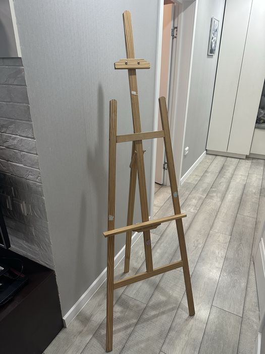 Деревянный мольберт