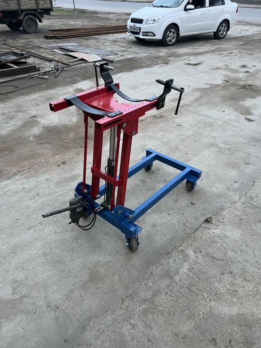 Domkrat og’ir karopka matorlarni ko’tarib tushurish uchun