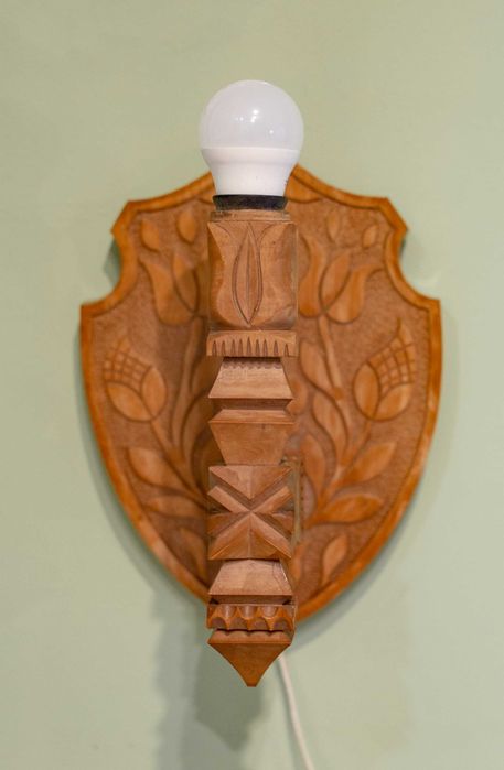 Lampă de perete din lemn