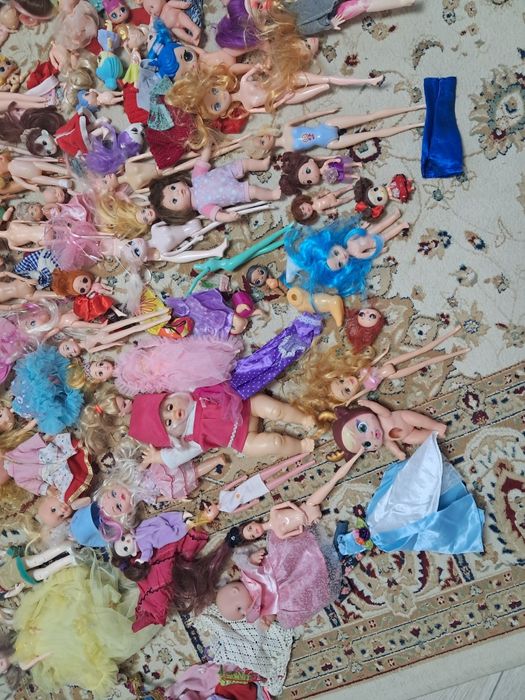 Срочно много разных кукол.