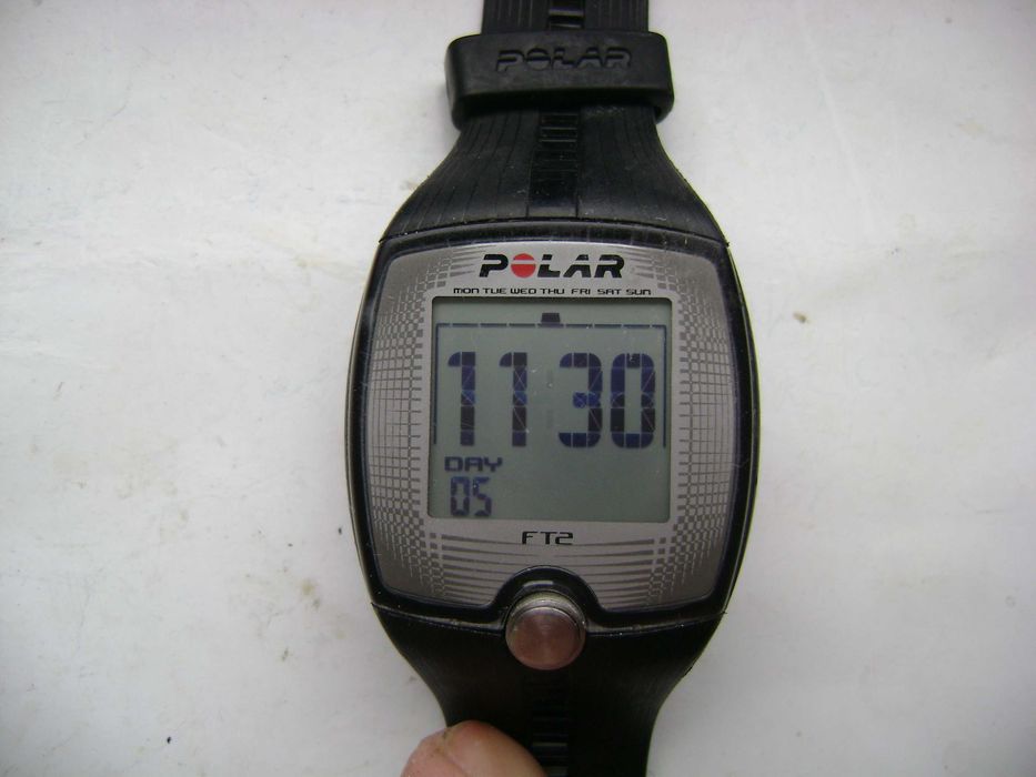 Продавам 5 броя кварцови часовника Casio,Polar,OVO