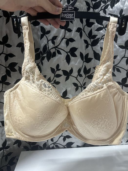 Бюстгалтера новые