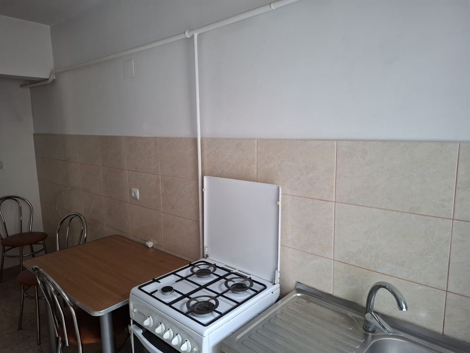 Apartament 3 camere 4/4 semidecomandat Piata Mica Dalas negociabil