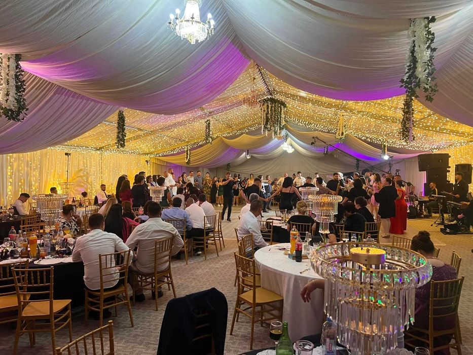 Inchiriez cort pentru evenimente