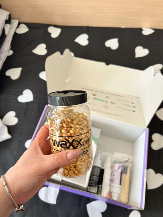 Комплект за wax със спрейове и лосион.