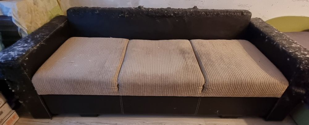 ПОДАРЯВАМ триместен диван