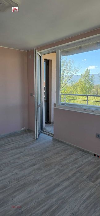 Продава тристаен апартамент, нов, обзаведен