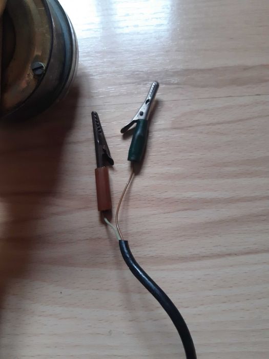 Телефон с шайба и крачета (тип крокодилчета) за захващане от АТЦ