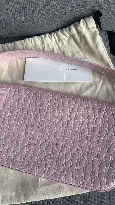 Розова чанта by far